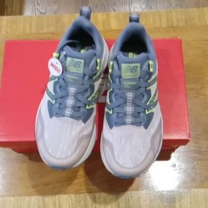 New Balance women's athletic shoes-NEW